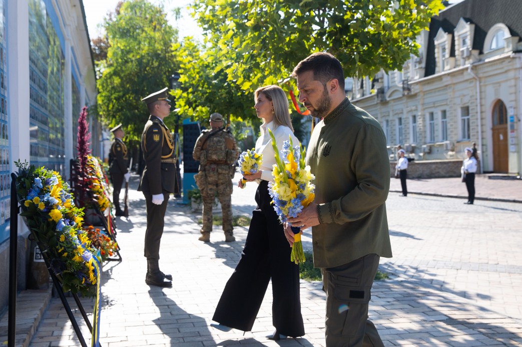 Президент і перша леді вшанували пам’ять загиблих захисників України